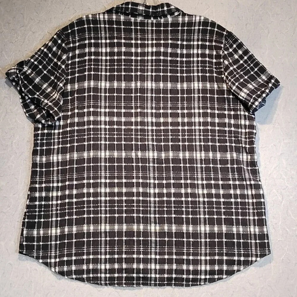 Christopher & Banks Black & White Short Sleeve Buttoned Shirt in Size XL. - Picture 10 of 10
